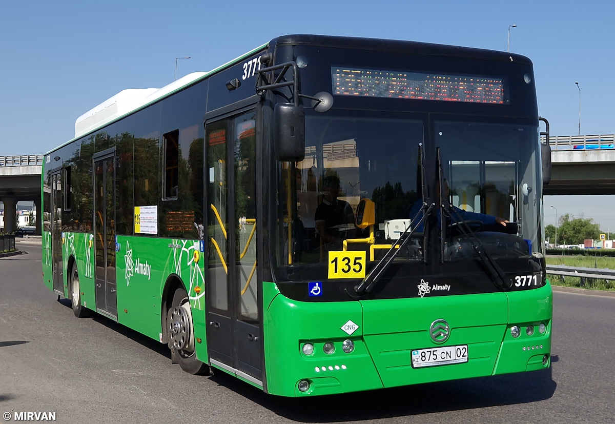 Ałmaty, Golden Dragon XML6125CN # 3771