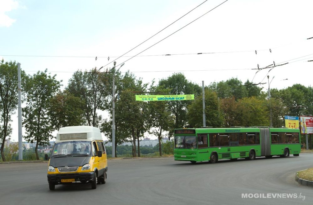 Mogilev, GAZ-322133 č. 6ТАХ4199; Mogilev, МАЗ-105.465 č. 2378