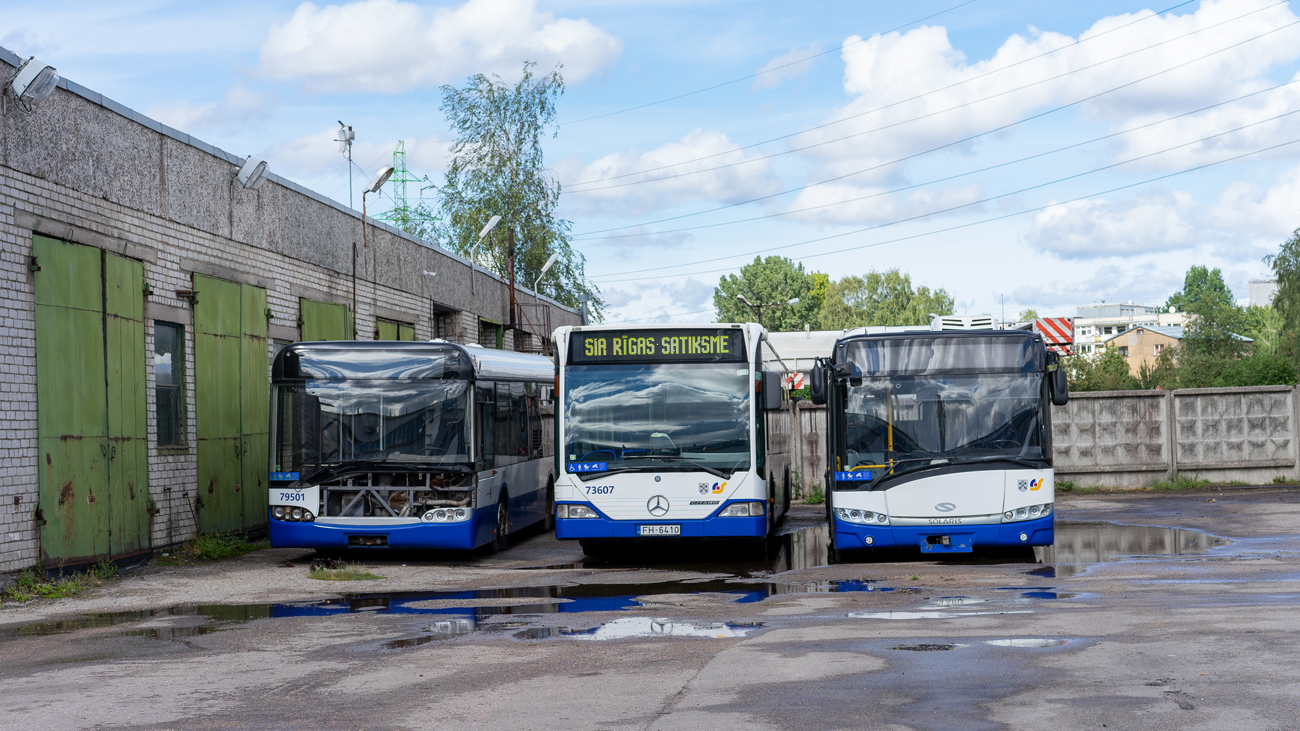 Riga, Solaris Urbino I 18 č. 79501; Riga, Mercedes-Benz O530 Citaro L č. 73607