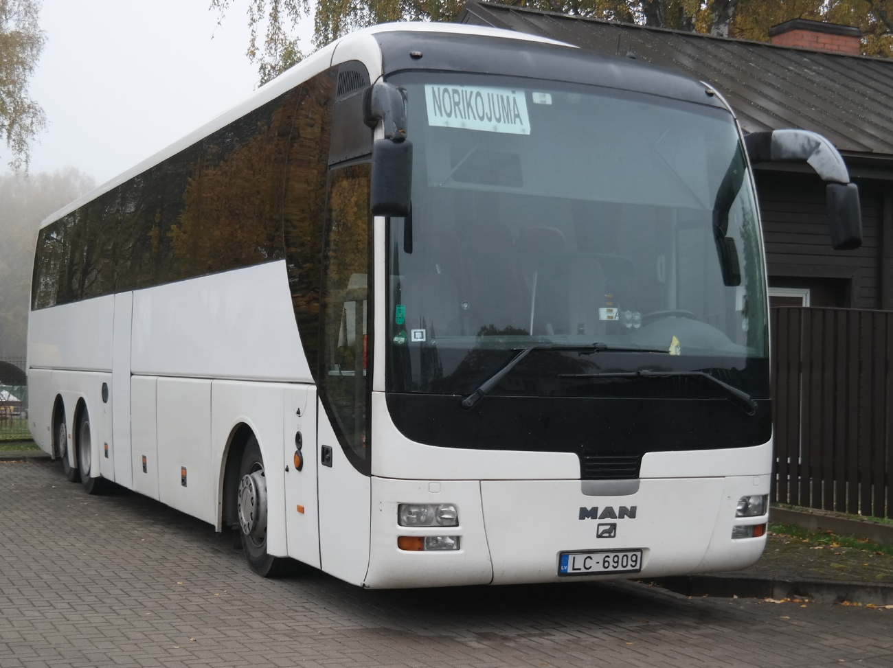 Riga, MAN R09 Lion's Coach C RHC444 č. LC-6909