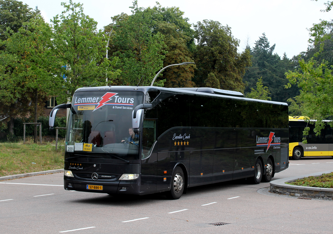 Almere, Mercedes-Benz Tourismo 17RHD-II L № 57-BBK-1