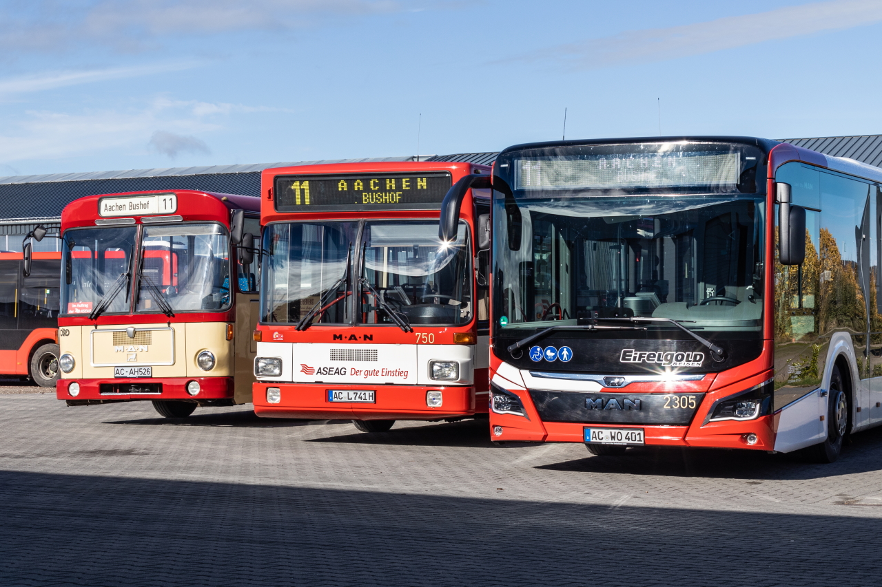 Aachen, MAN 18C Lion's City NG360 № 2305; Aachen, MAN 793 SG242 № 750