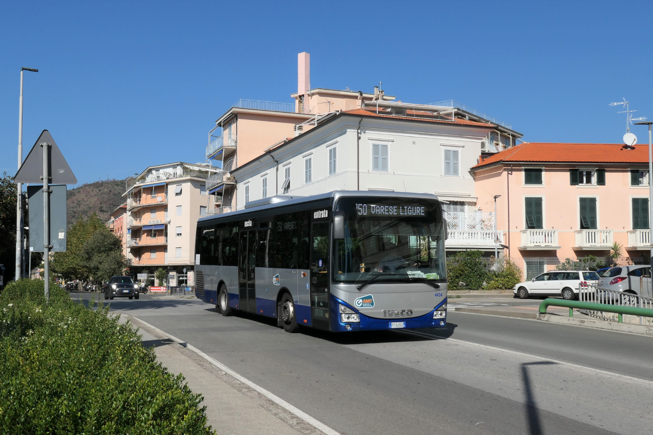 Genova, IVECO Crossway LE Line 10.8M č. 4454