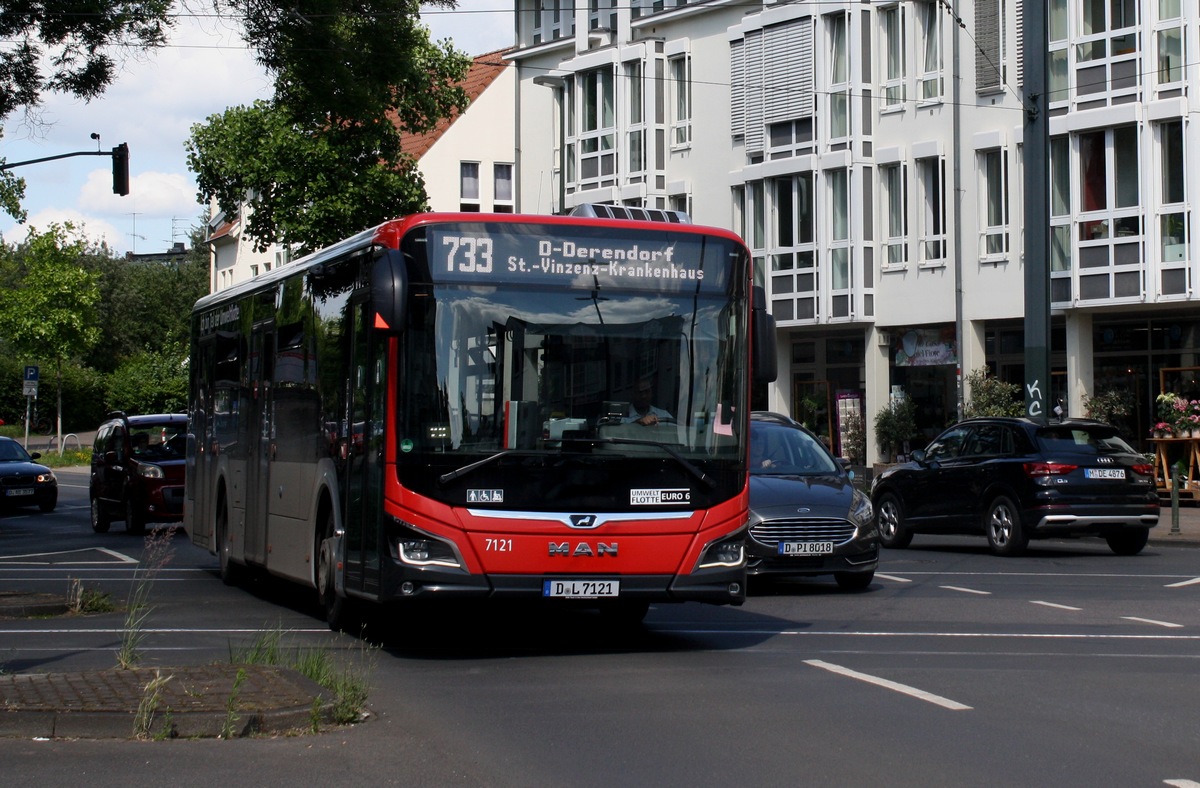 Düsseldorf, MAN 12C Lion's City NL330 EfficientHybrid # 7121