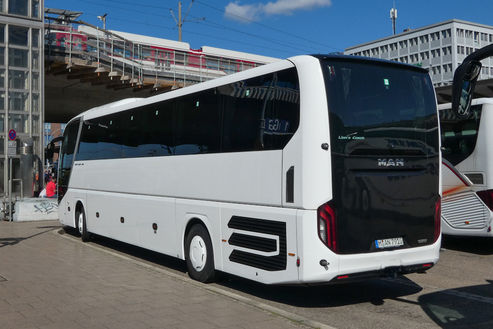 Villingen-Schwenningen, MAN R10 Lion's Coach II C RHC474 # M-AN 7910; Freiburg im Breisgau — SEV Rheintalbahn