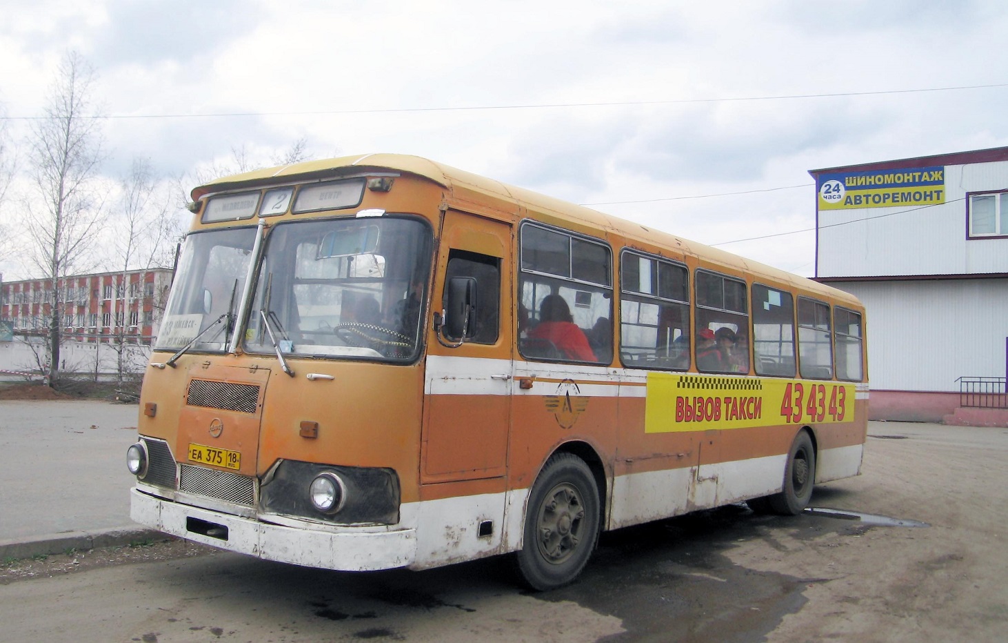 Izhevsk, LiAZ-677М nr. ЕА 375 18
