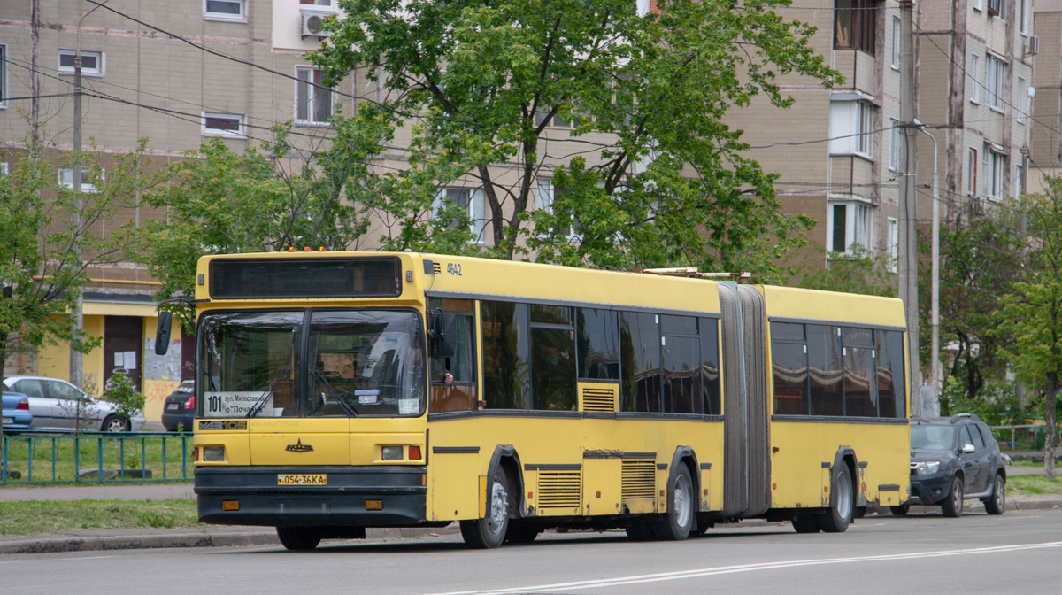 Kyjev, MAZ-105.060 č. 4642