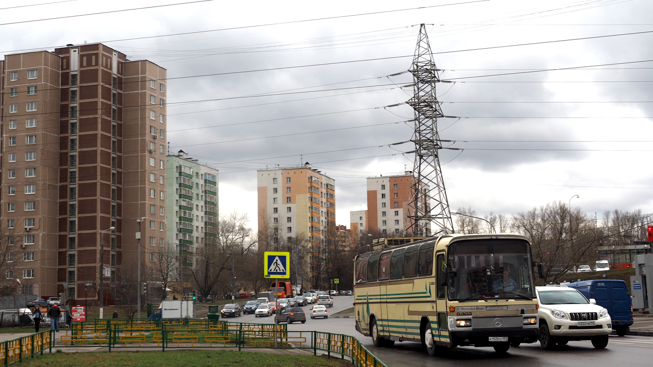 Moscow, Mercedes-Benz O303-15RHD # Х 153 СС 197