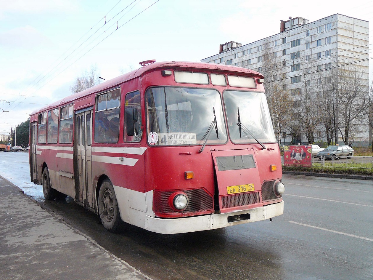 Izhevsk, LiAZ-677МБ No. ЕА 316 18