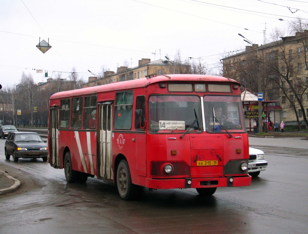 Izhevsk, LiAZ-677М č. ЕА 315 18