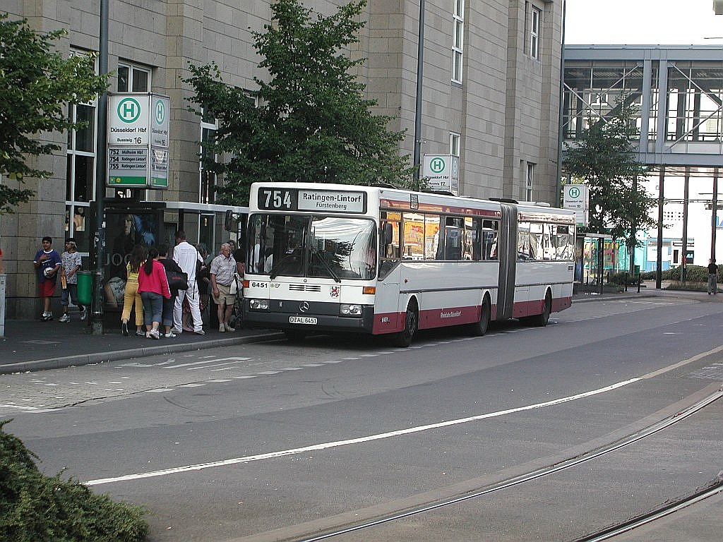 Düsseldorf, Mercedes-Benz O405G № 6451