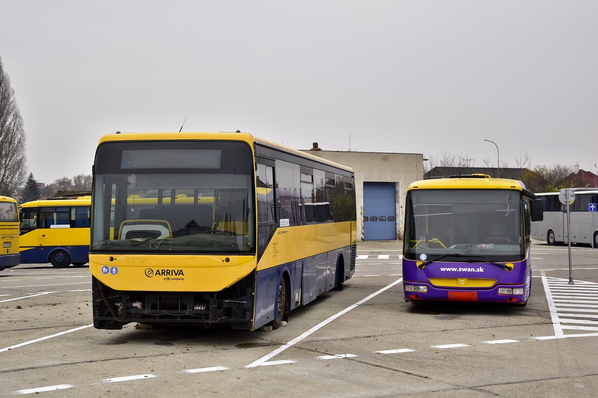 Piešťany, Irisbus Crossway 12.8M č. TT-685DF; Trnava, SOR BN 12 č. TT-099CS