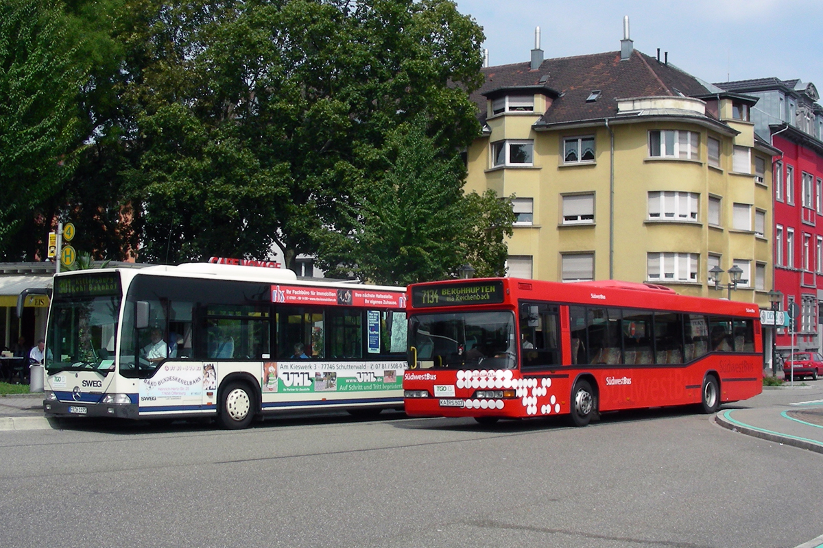 Lahr/Schwarzwald, Mercedes-Benz O530 Citaro č. FR-H 1195; Karlsruhe, Neoplan N4016NF č. KA-RS 507