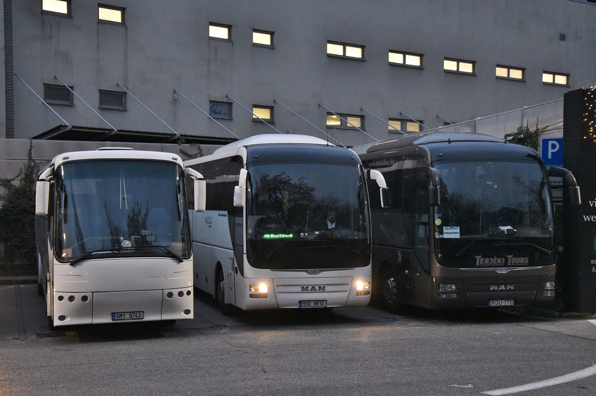 Olomouc, Bova Futura FHD 13.380 nr. 6M1 9743; Olomouc, MAN R07 Lion's Coach RHC444 nr. 5SD 8810; Vengrija, other, MAN R08 Lion's Coach L RHC484 nr. RGU-770