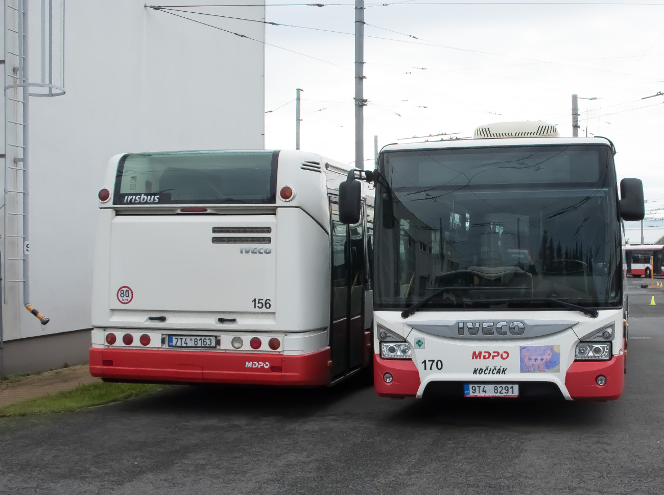Opava, Irisbus Citelis 12M č. 156; Opava, IVECO Urbanway 12M CNG č. 170