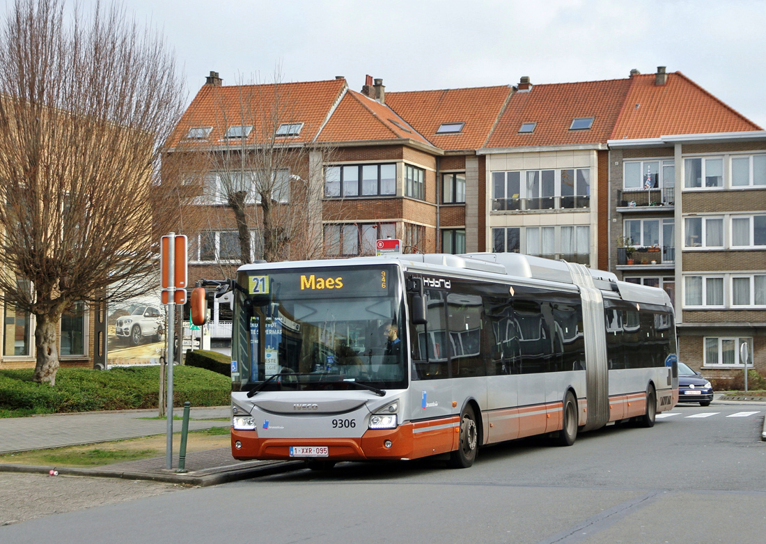 Brussels, IVECO Urbanway 18M Hybrid # 9306