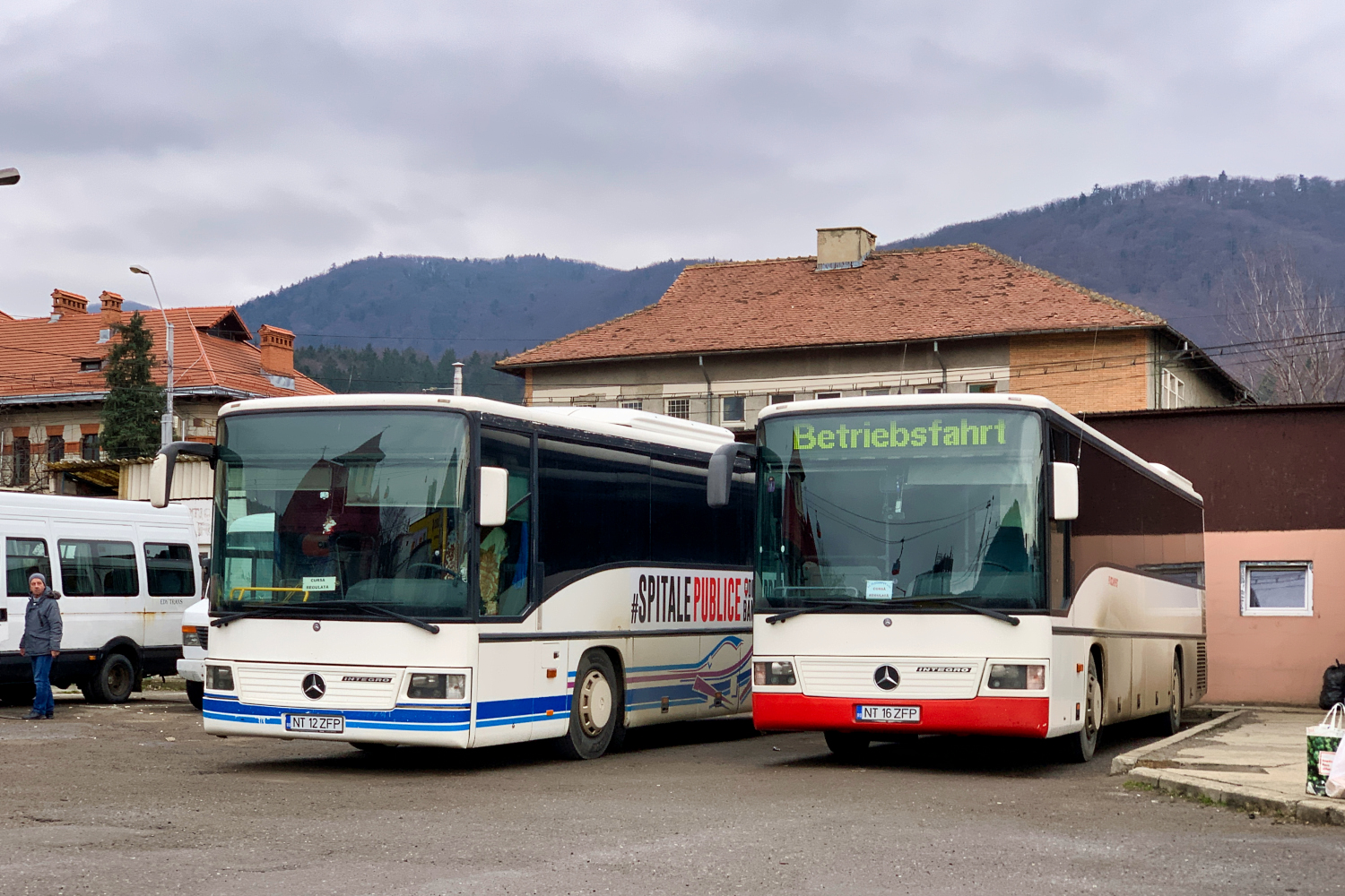 Piatra Neamţ, Mercedes-Benz O550 Integro I # NT 12 ZFP; Piatra Neamţ, Mercedes-Benz O550 Integro I # NT 16 ZFP