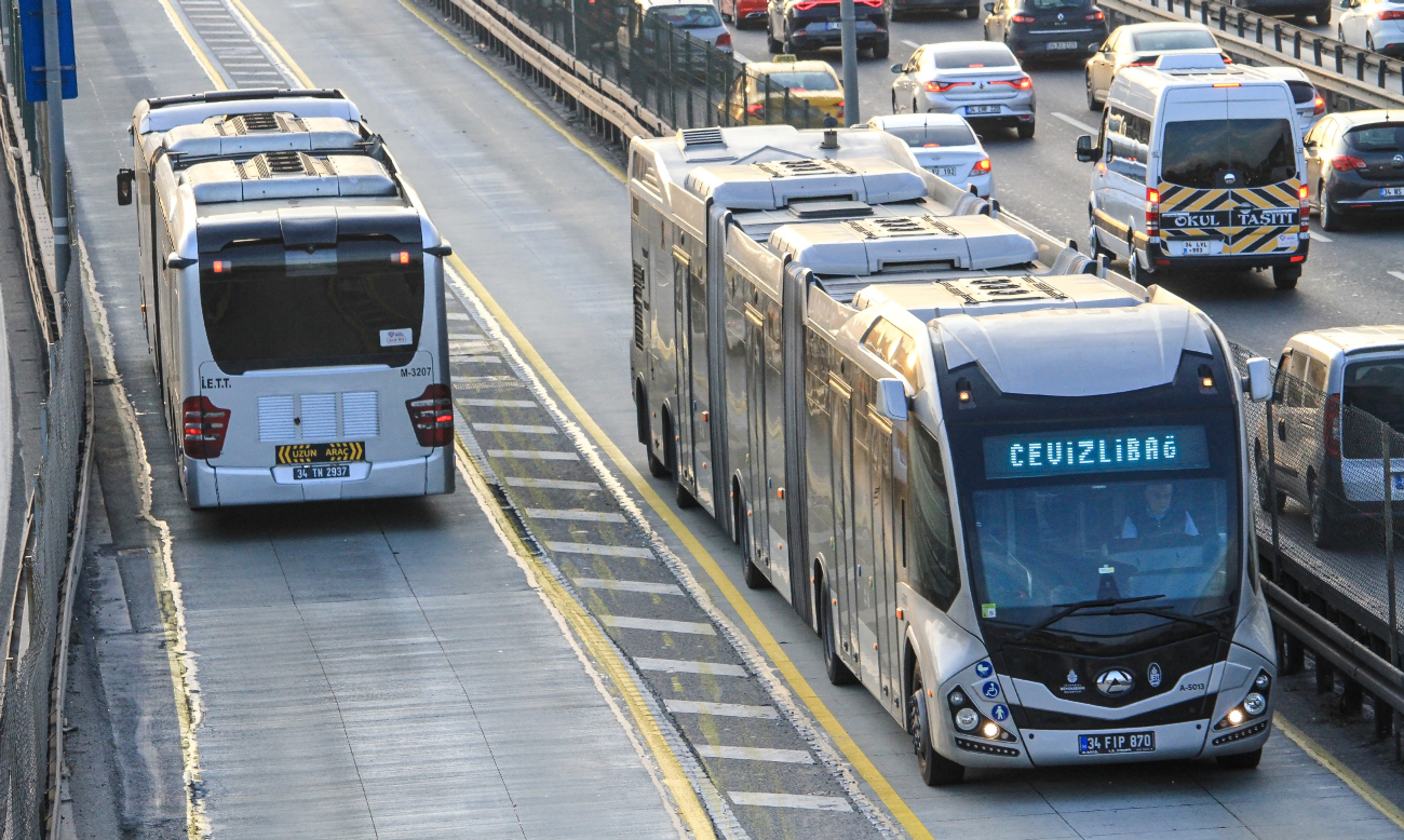 Istanbul, Akia Ultra LF 25 č. A5013; Istanbul, Mercedes-Benz CapaCity GL č. M3207
