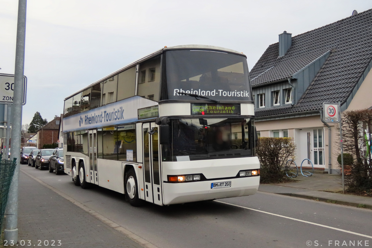 Bergheim, Neoplan N4026/3L # BM-RT 203