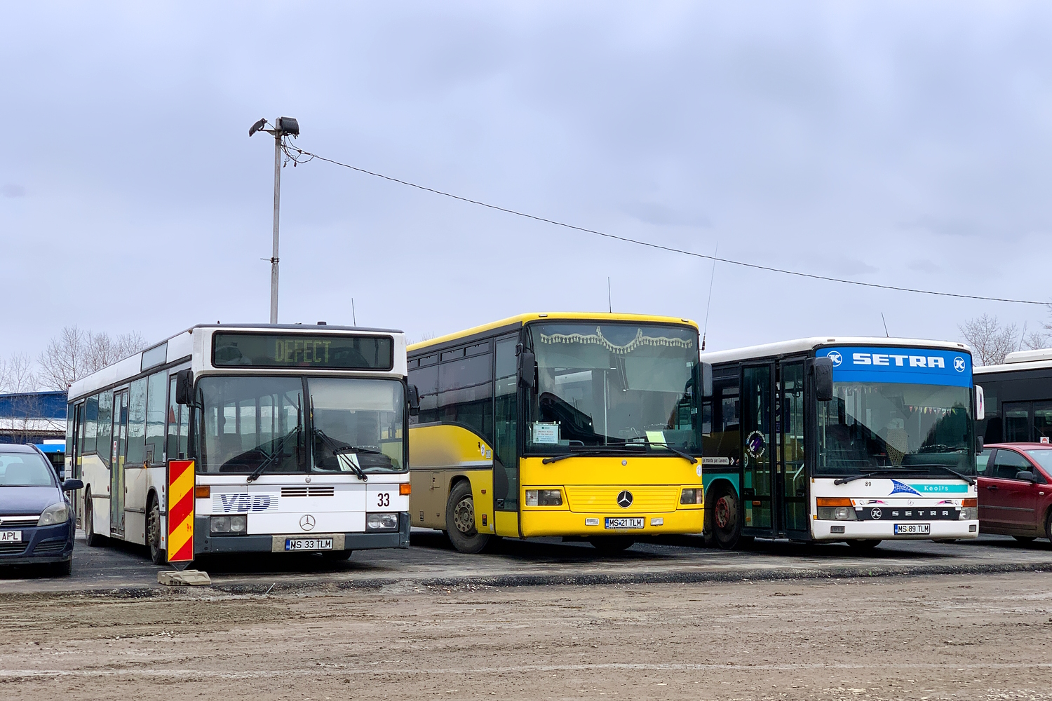 Târgu Mureş, Setra S315NF (France) No. 89; Târgu Mureş, Mercedes-Benz O550 Integro No. 21; Târgu Mureş, Mercedes-Benz O405N2 No. 33