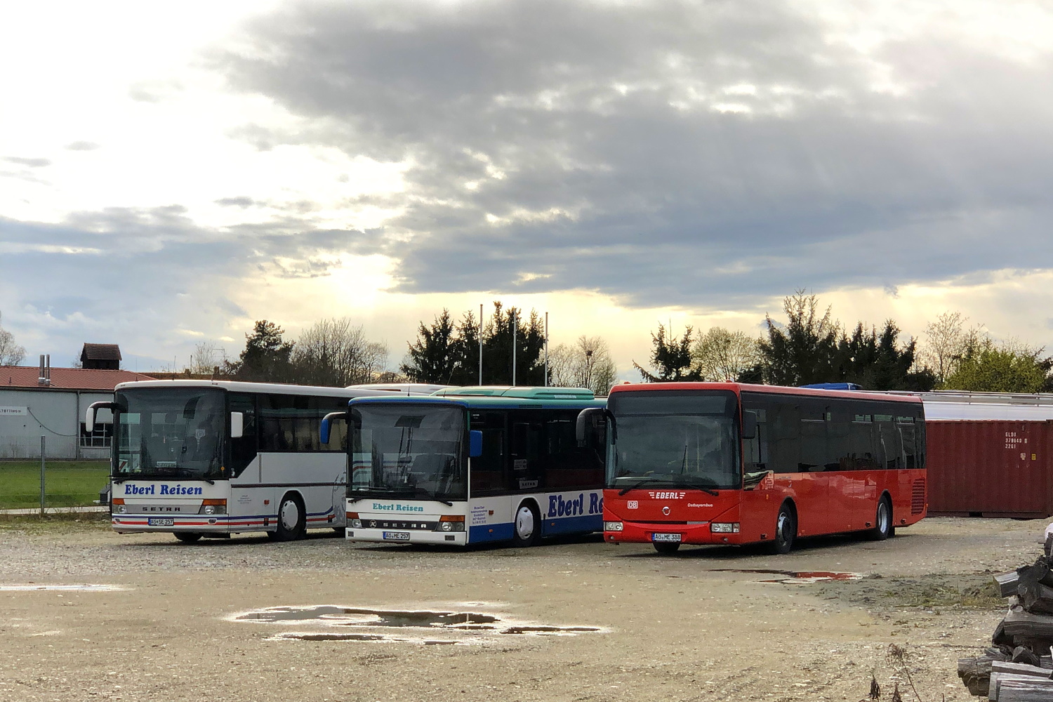 Altötting, Irisbus Crossway LE 12M # AÖ-ME 388; Altötting, Setra S315NF # AÖ-ME 257; Altötting, Setra S317UL # AÖ-SE 257