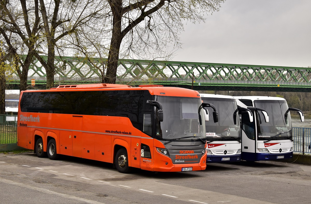 Freudenstadt, Scania Touring HD 13,7 # FDS-ST 823; Bratislava, Mercedes-Benz Tourismo 15RHD-II # BL-777JA; Bratislava, Mercedes-Benz Tourismo 15RHD-II # BL-222HN