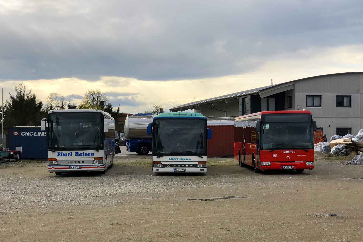 Altötting, Irisbus Crossway LE 12M # AÖ-ME 388; Altötting, Setra S317UL # AÖ-SE 257; Altötting, Setra S315NF # AÖ-ME 257