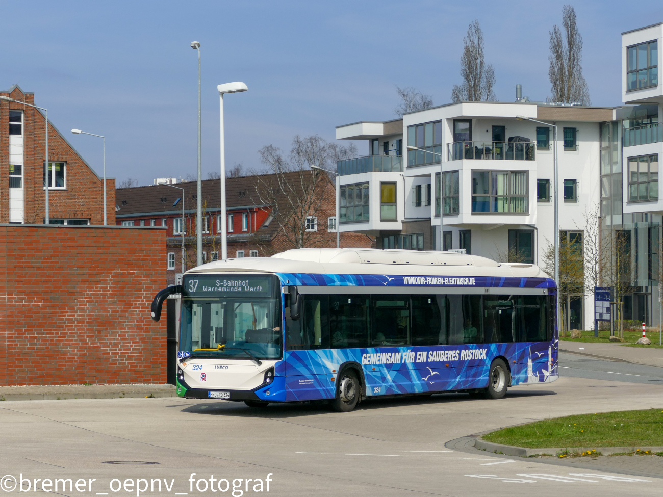 Rostock, IVECO E-Way 12M č. 324