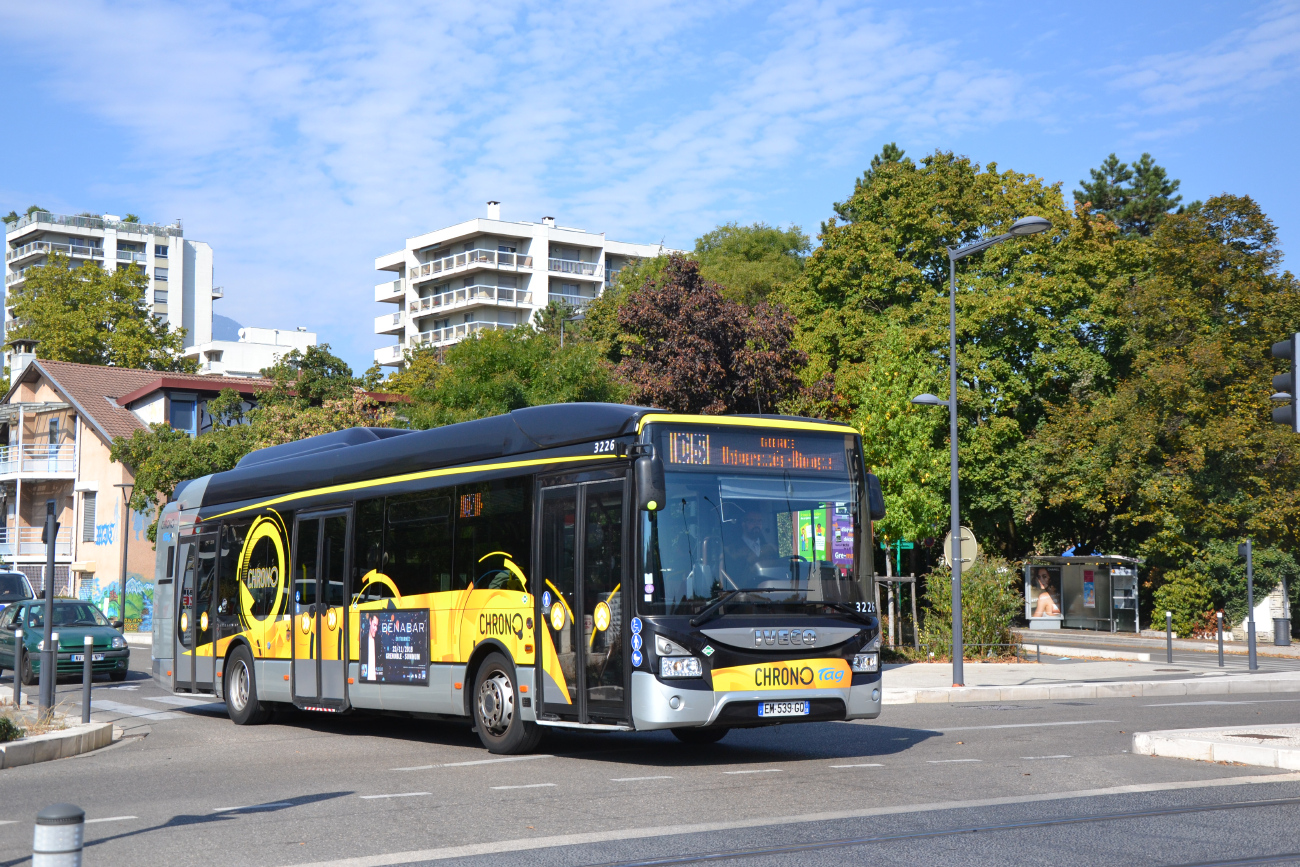 Grenoble, IVECO Urbanway 12M CNG BHNS č. 3226