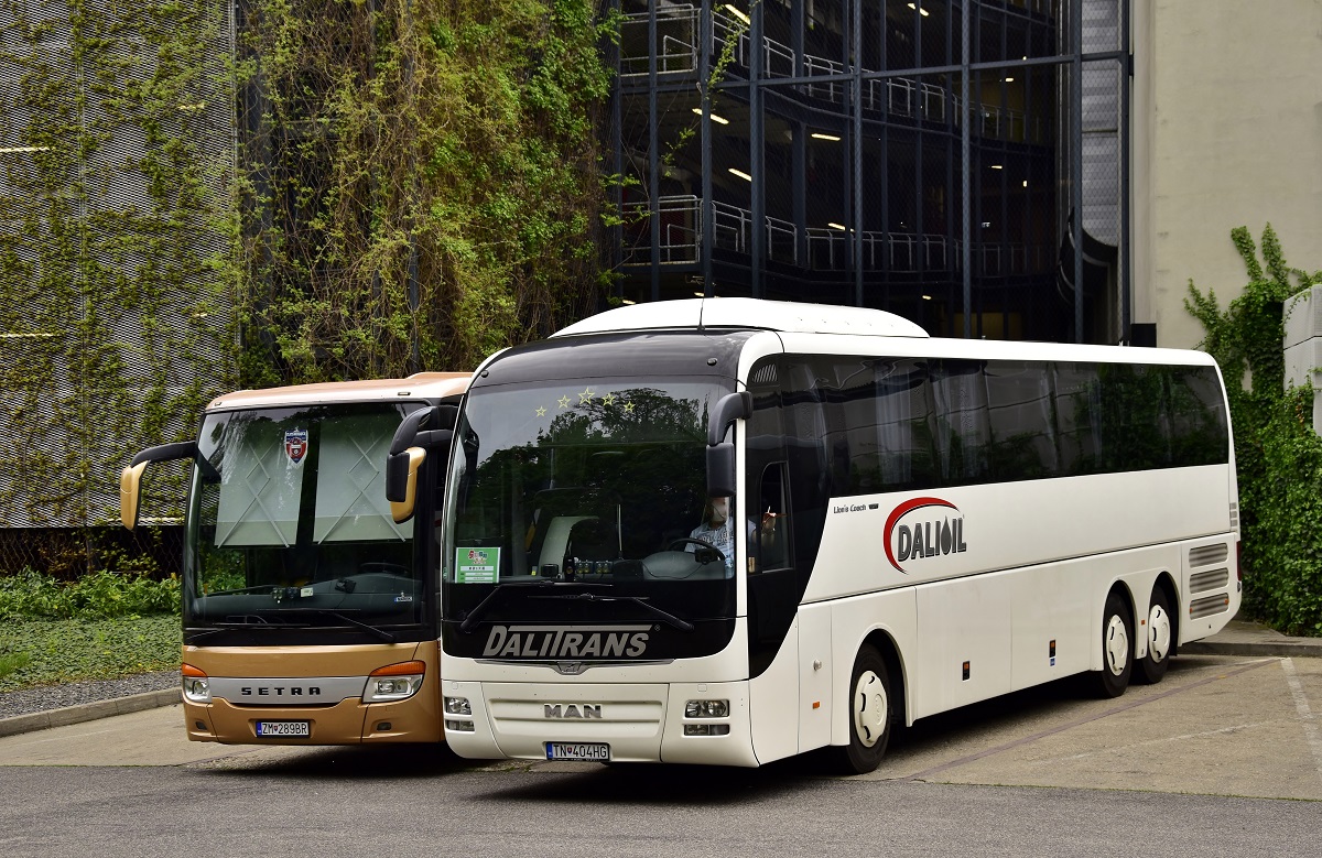 Trenčín, MAN R09 Lion's Coach C RHC444 # TN-404HG
