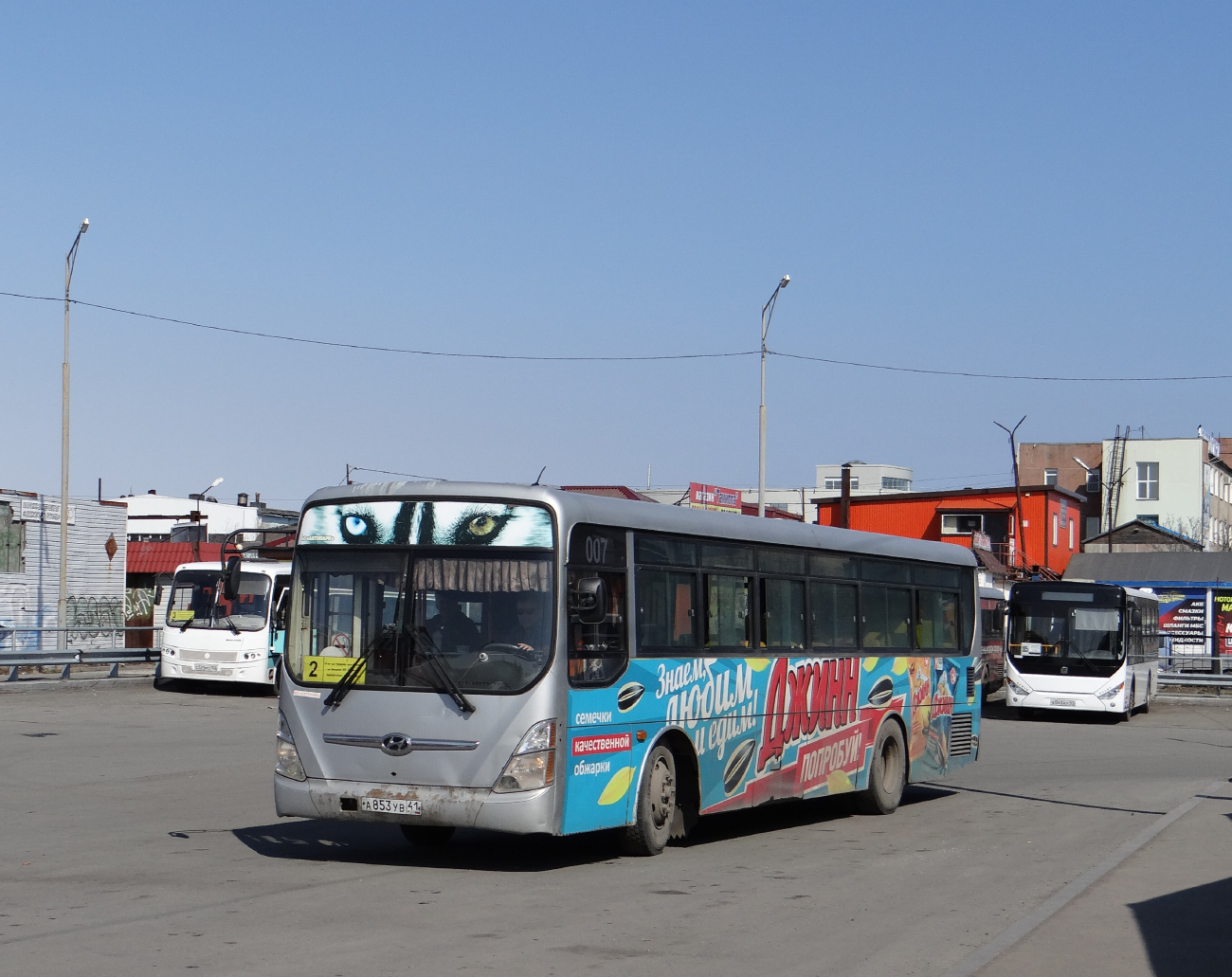 Petropavlovsk-Kamchatskiy, Hyundai Super AeroCity № 007; Petropavlovsk-Kamchatskiy, Zhongtong LCK6105HG № 3172