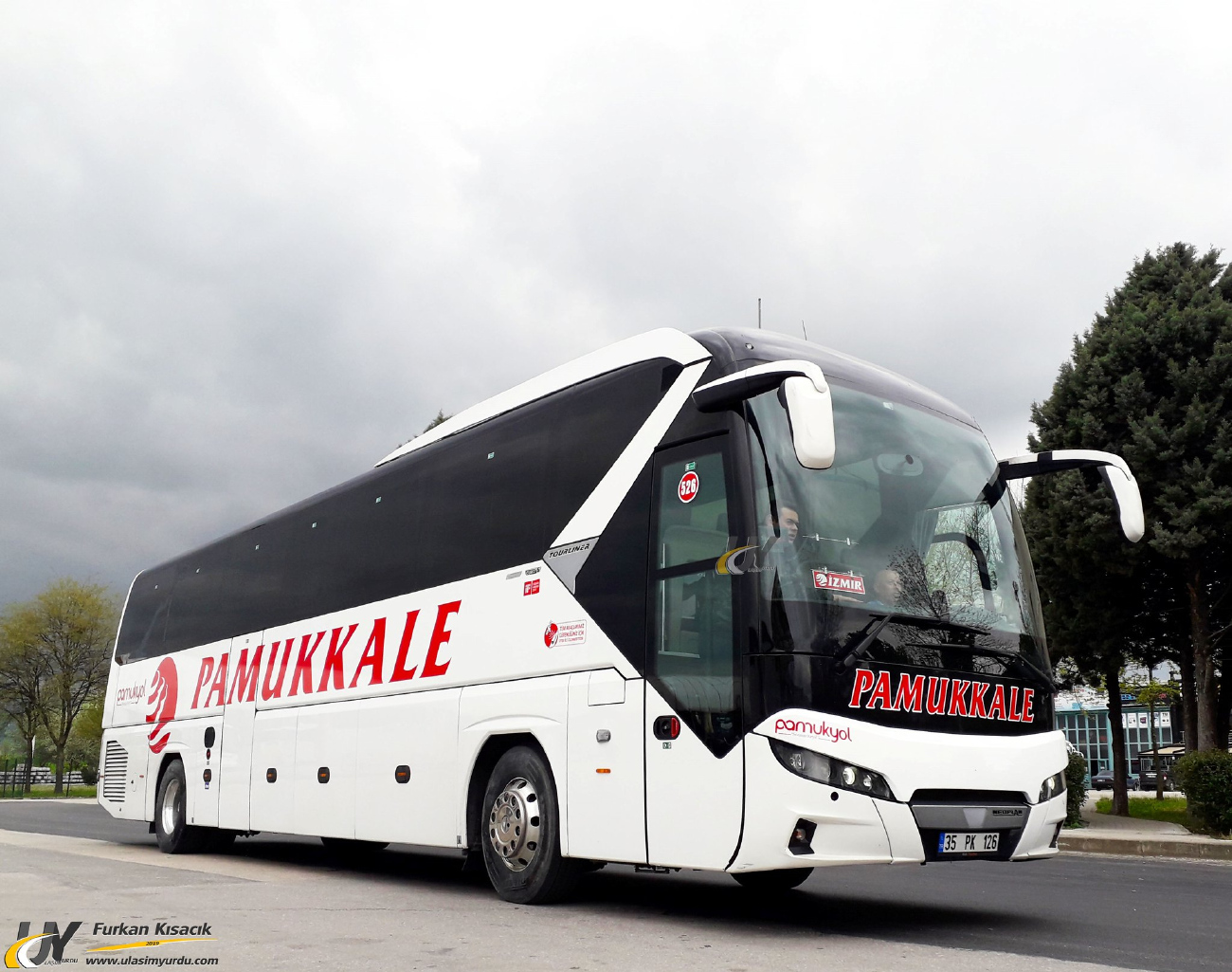 Izmir, Neoplan N2216SHDC Tourliner SHDC # 35 PK 126