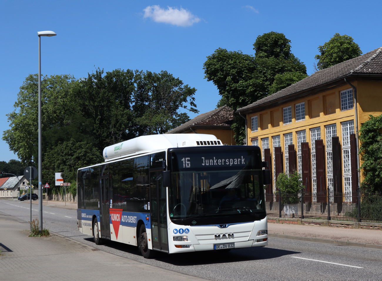 Dessau-Roßlau, MAN A21 Lion's City NL273 CNG č. 832