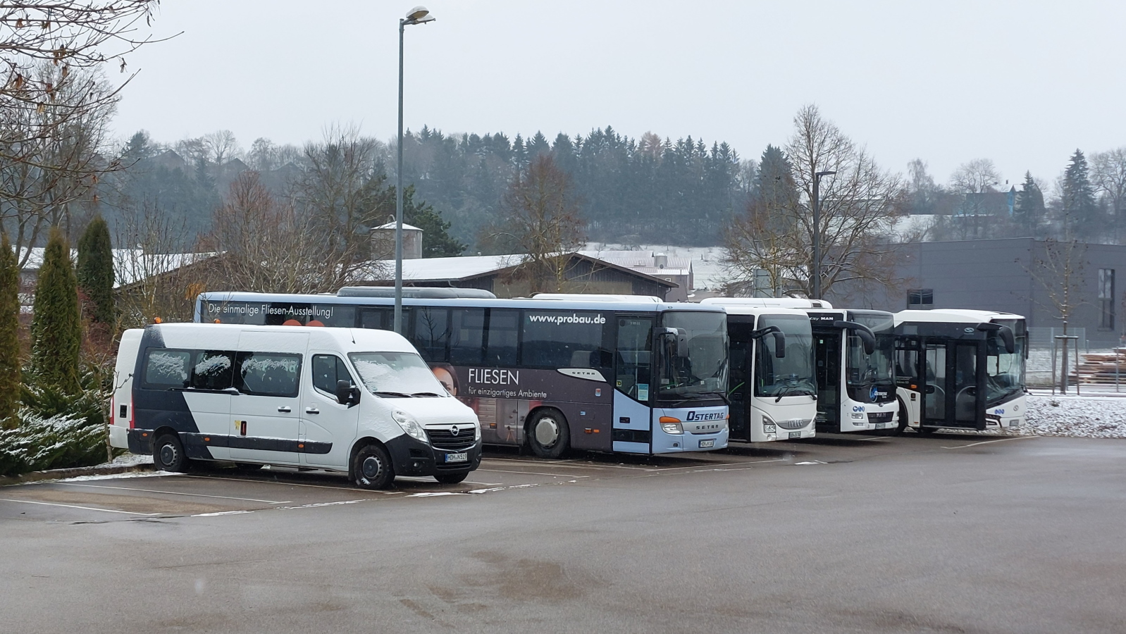 Heidenheim an der Brenz, Opel Movano # HDH-N 519; Heidenheim an der Brenz, Setra S415UL # HDH-N 160