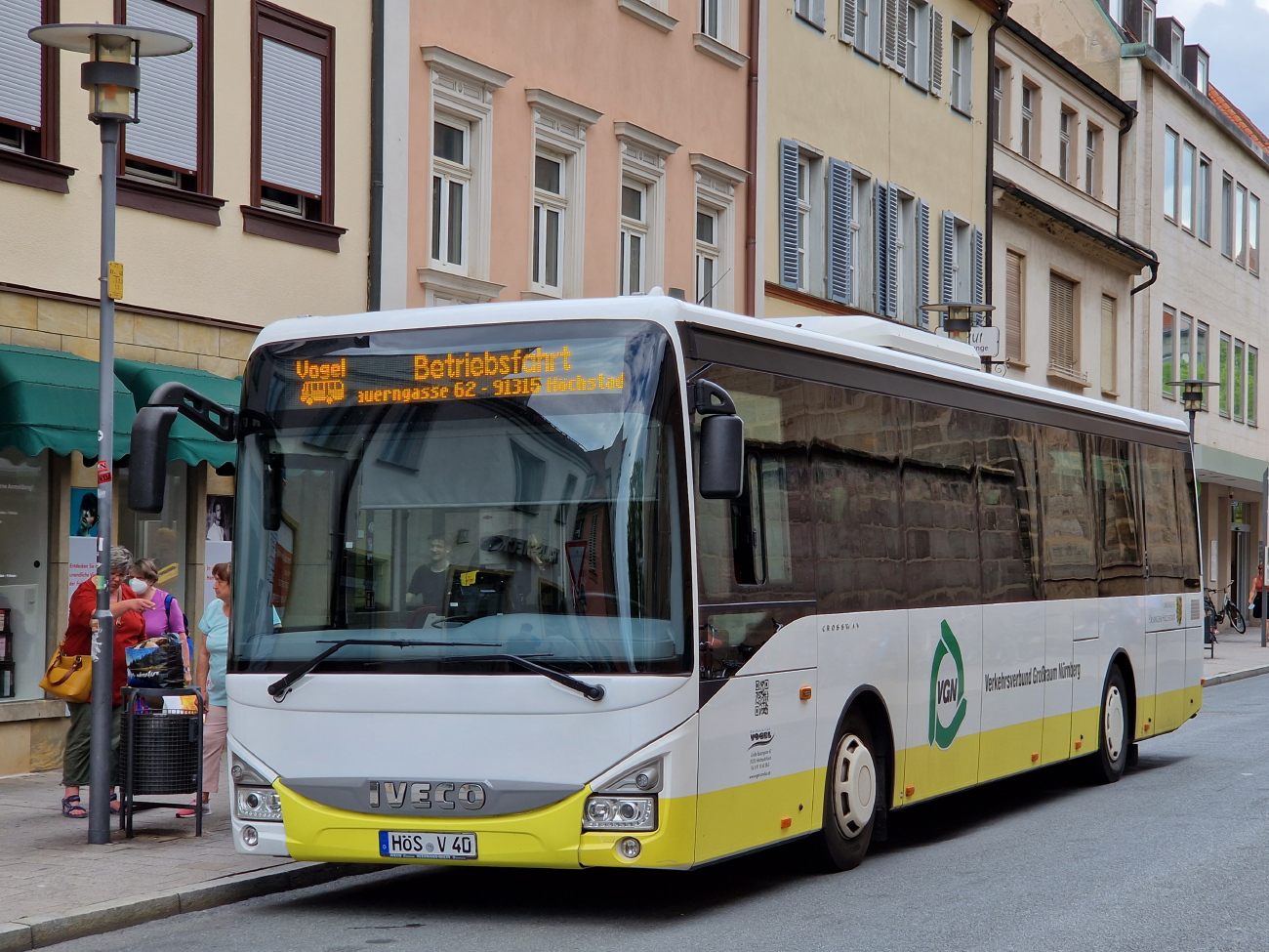 Erlangen, IVECO Crossway LE City 12M # HÖS-V 40