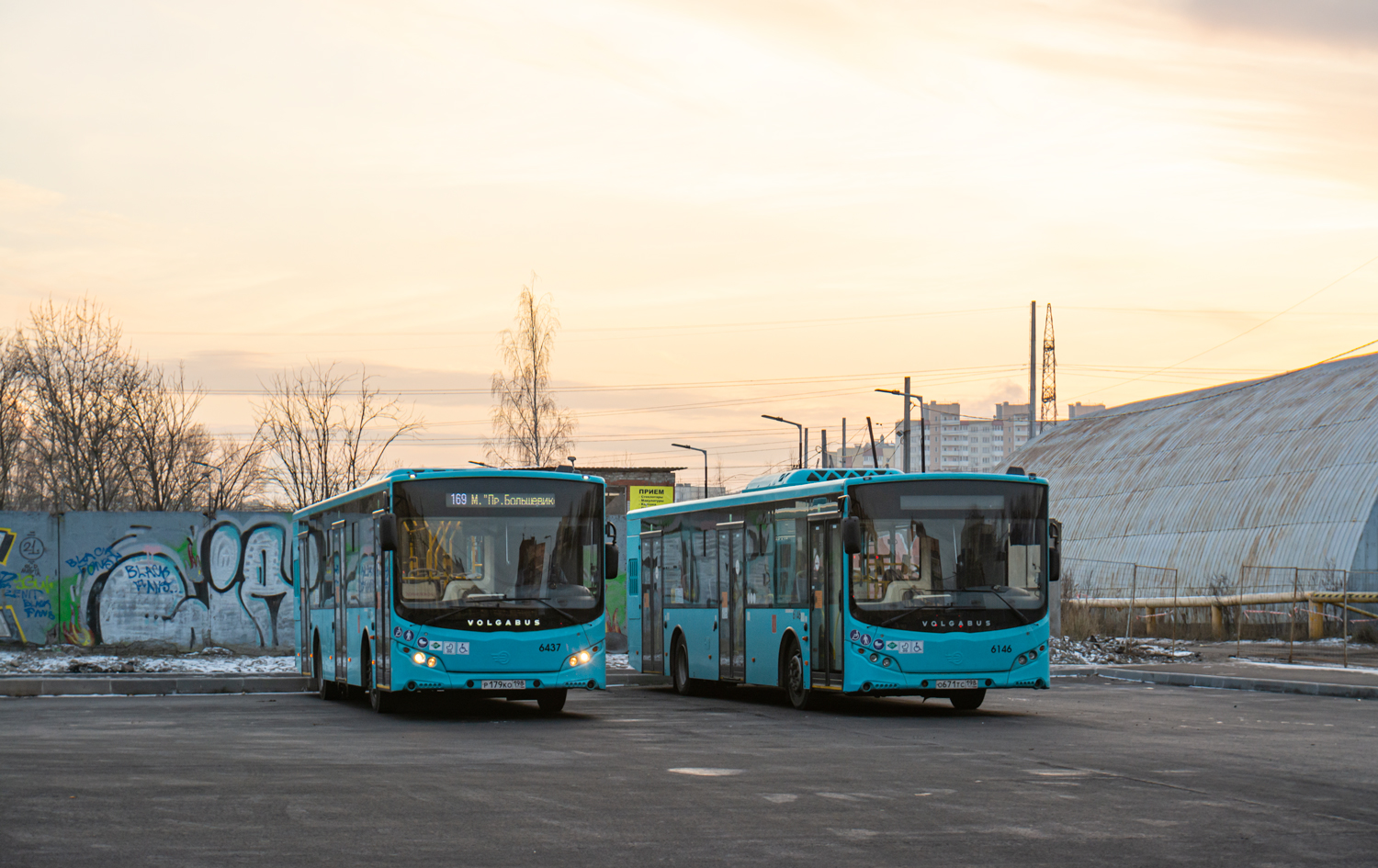 San Pietroburgo, Volgabus-5270.G2 (LNG) # 6437; San Pietroburgo, Volgabus-5270.G2 (LNG) # 6146