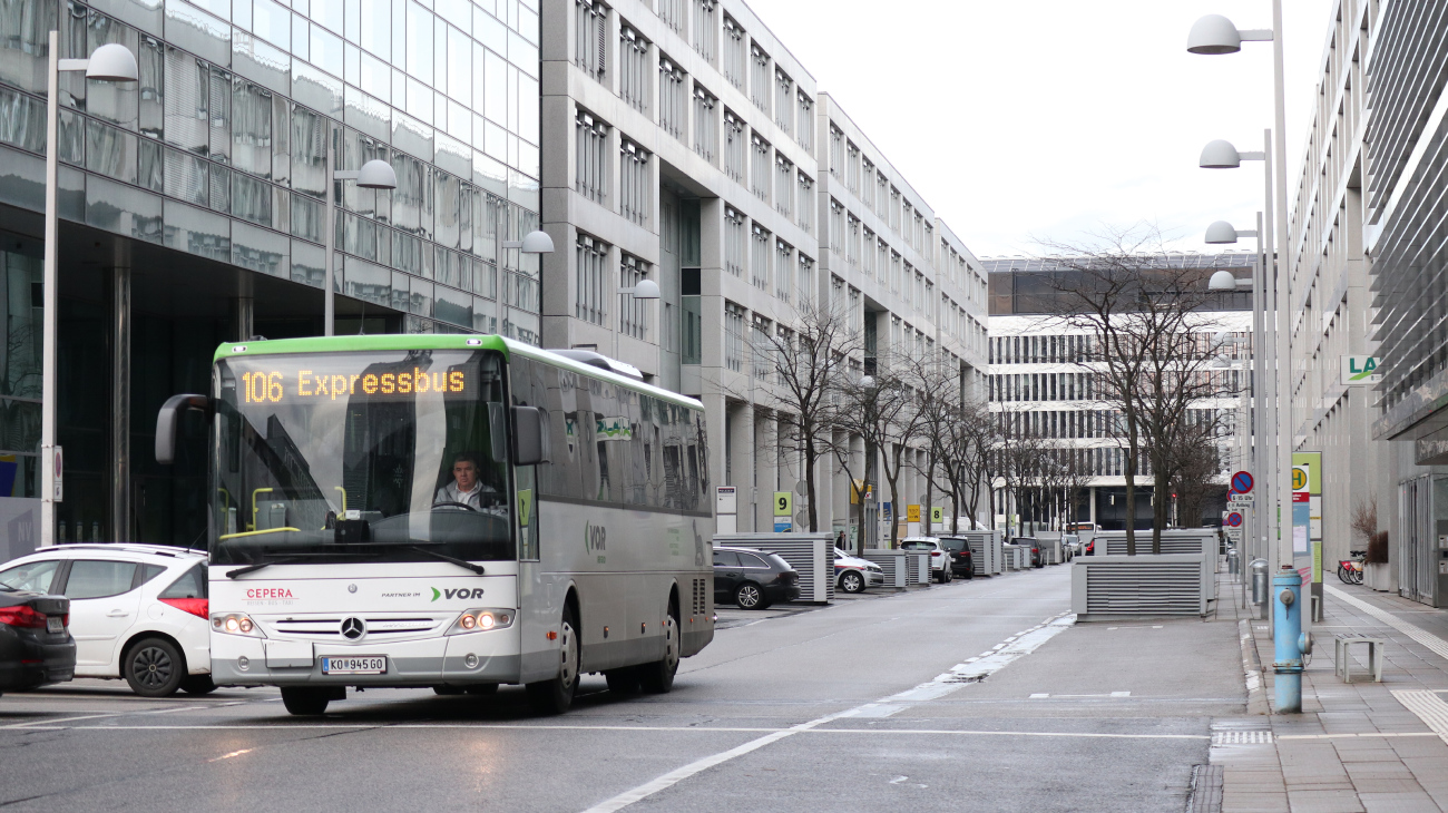 Korneuburg, Mercedes-Benz Intouro II No. KO-945 GO