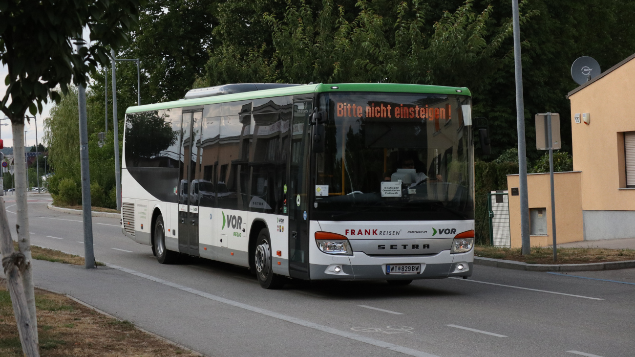 Waidhofen an der Thaya, Setra S415LE business # WT 829 BW