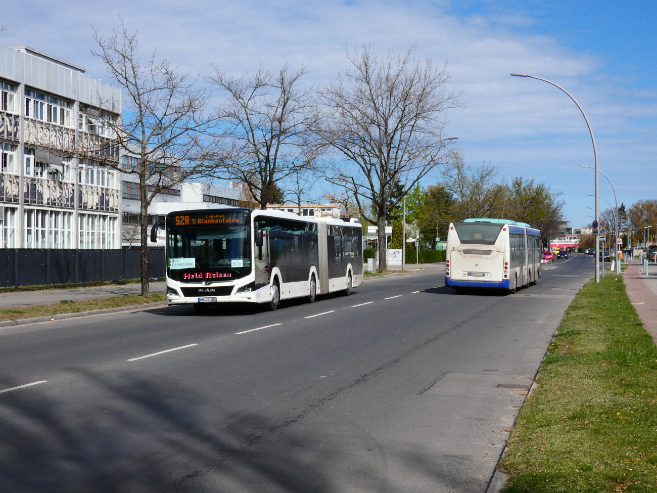 Hameln, MAN 18C Lion's City NG360 EfficientHybrid # HM-RQ 105; Oranienburg, Scania OmniLink CK320UA 6x2/2LB # OHV-EX 10