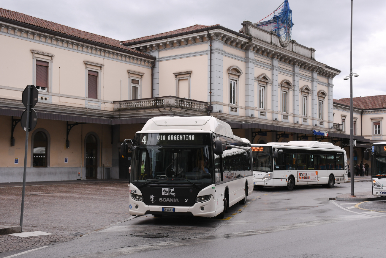 Udine, Scania Citywide LF CNG č. 8061; Udine, Irisbus Citelis 12M CNG č. 8005