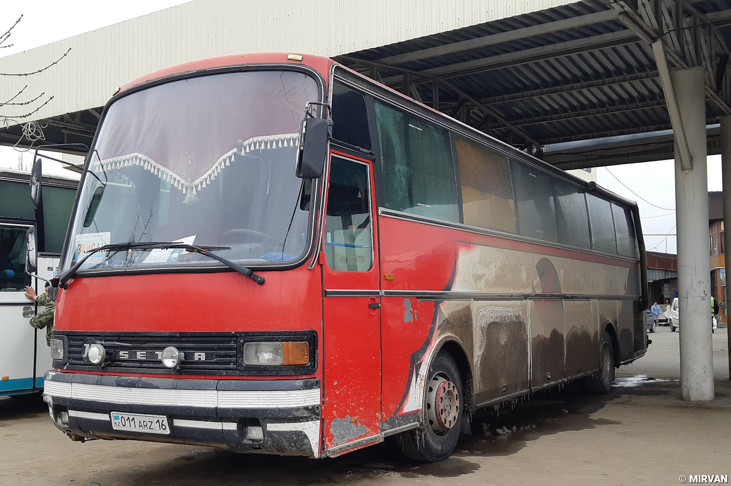 Zaysan, Setra S215HD # 011 ARZ 16