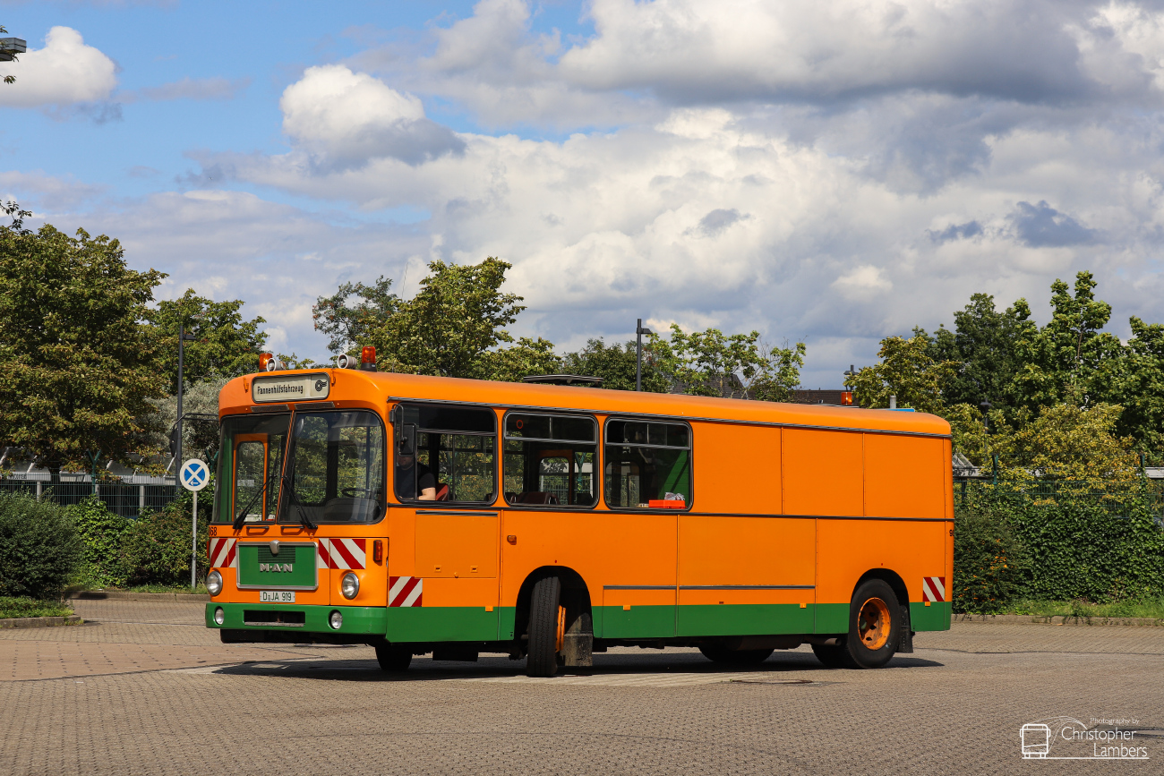 Düsseldorf, Göppel (MAN 187 SG192) # 9868