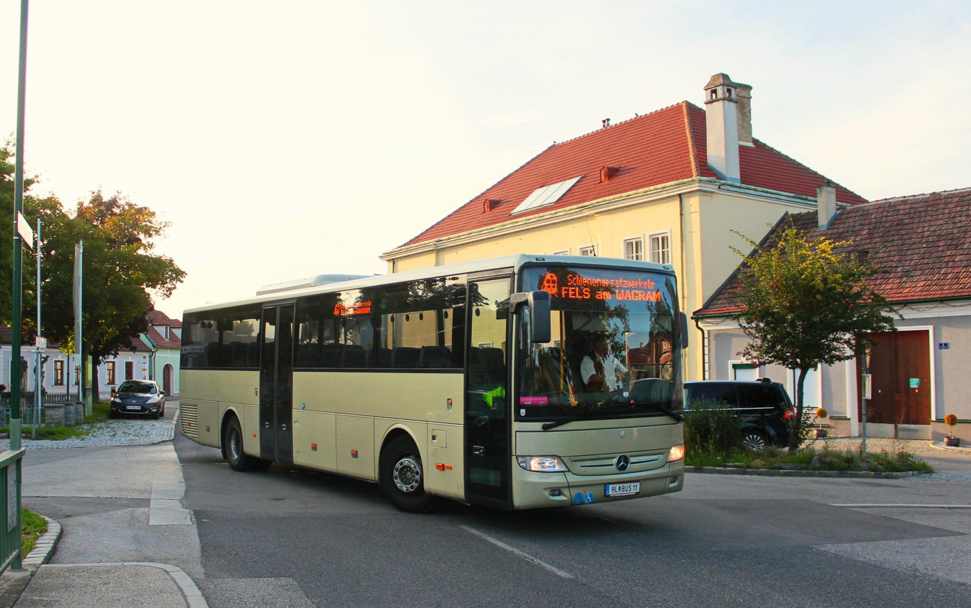 Hollabrunn, Mercedes-Benz O550 Integro II № HL-BUS 11
