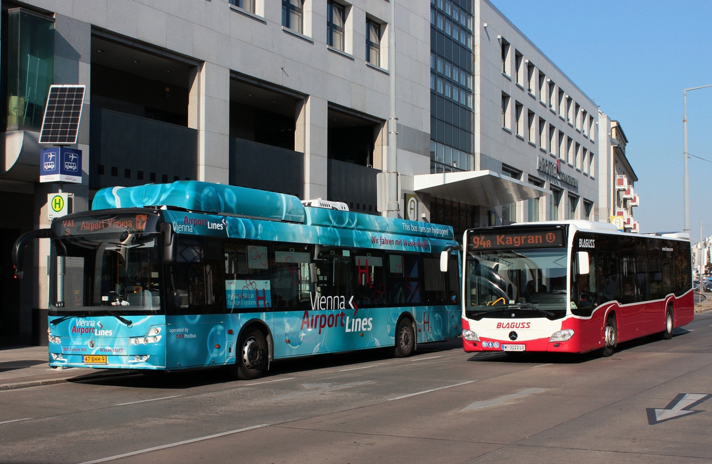 Mödling, Solbus SM12 EH # 47-BHH-9; Vienna, Mercedes-Benz Citaro C2 # 90703