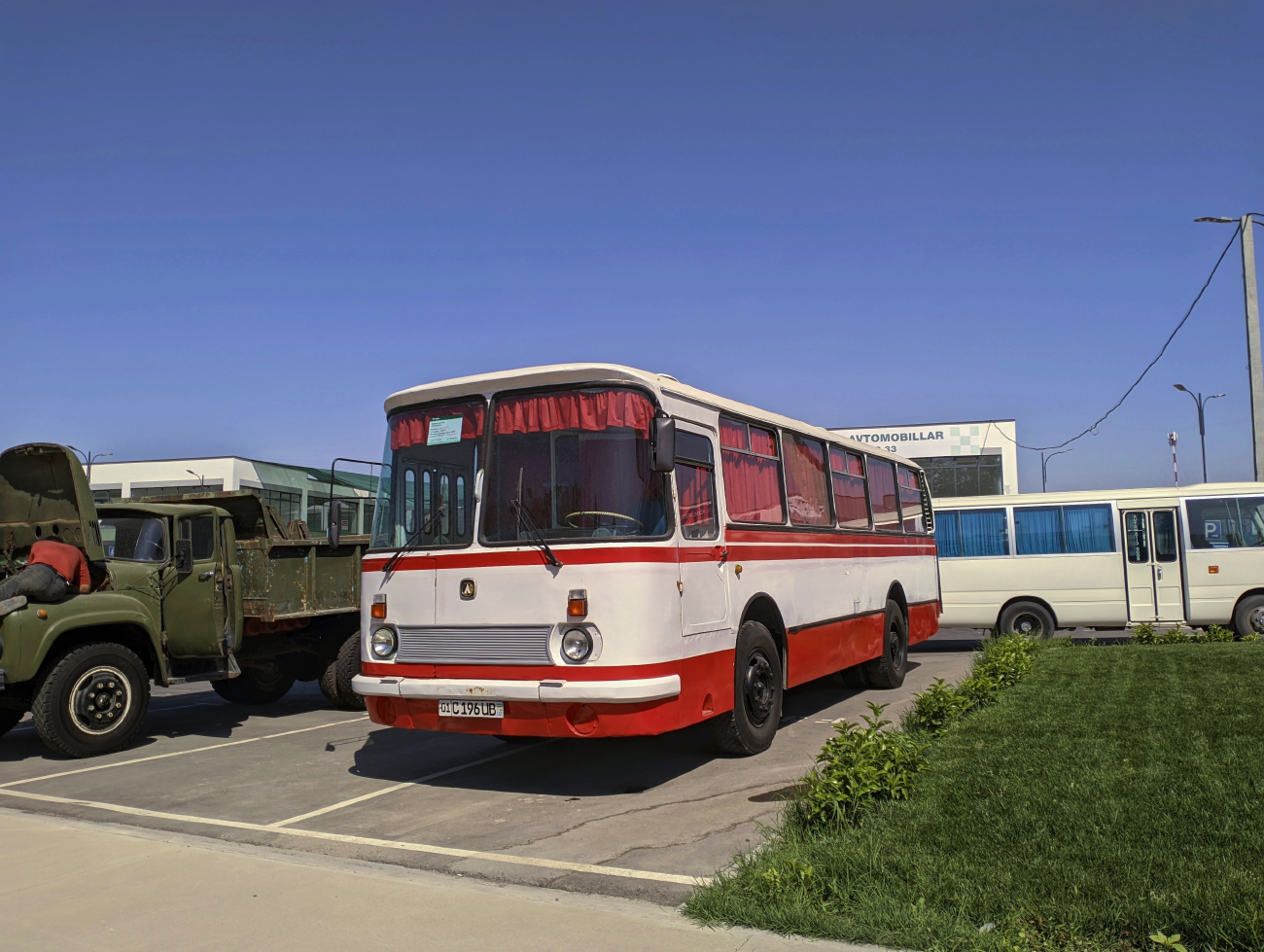 Tashkent, LAZ-695 č. 01 С 196 UB