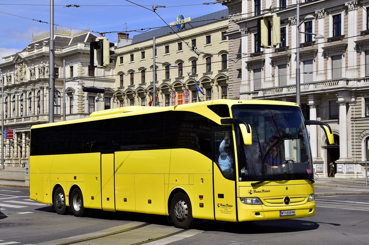 Wien, Mercedes-Benz Tourismo 16RHD-II M/3 # W-4698 MW