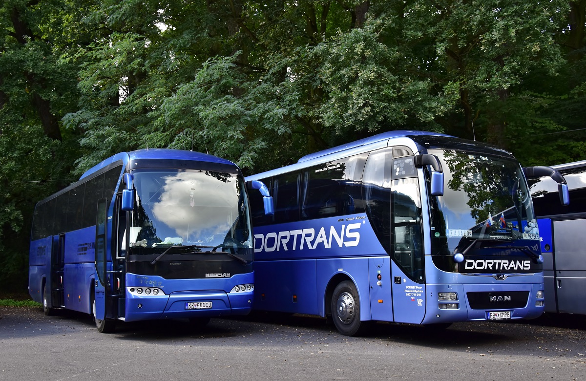 Kežmarok, Neoplan P21 N2216SHD Tourliner # KK-880CJ; Povážska Bystrica, MAN R09 Lion's Coach C RHC444 # PB-XXMPB