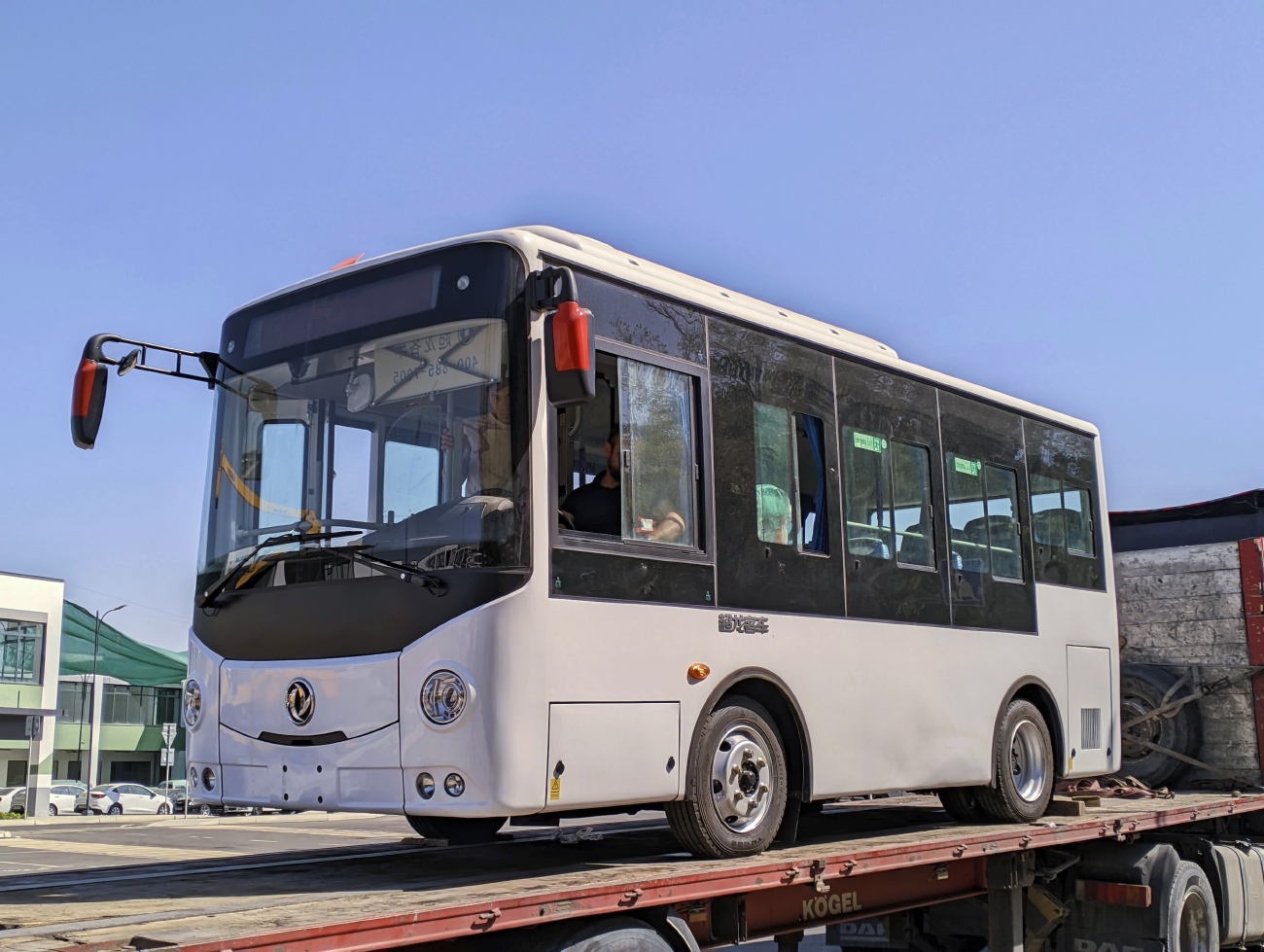 Tasjkent — Miscellaneous photos; Tasjkent — New buses without a number registration