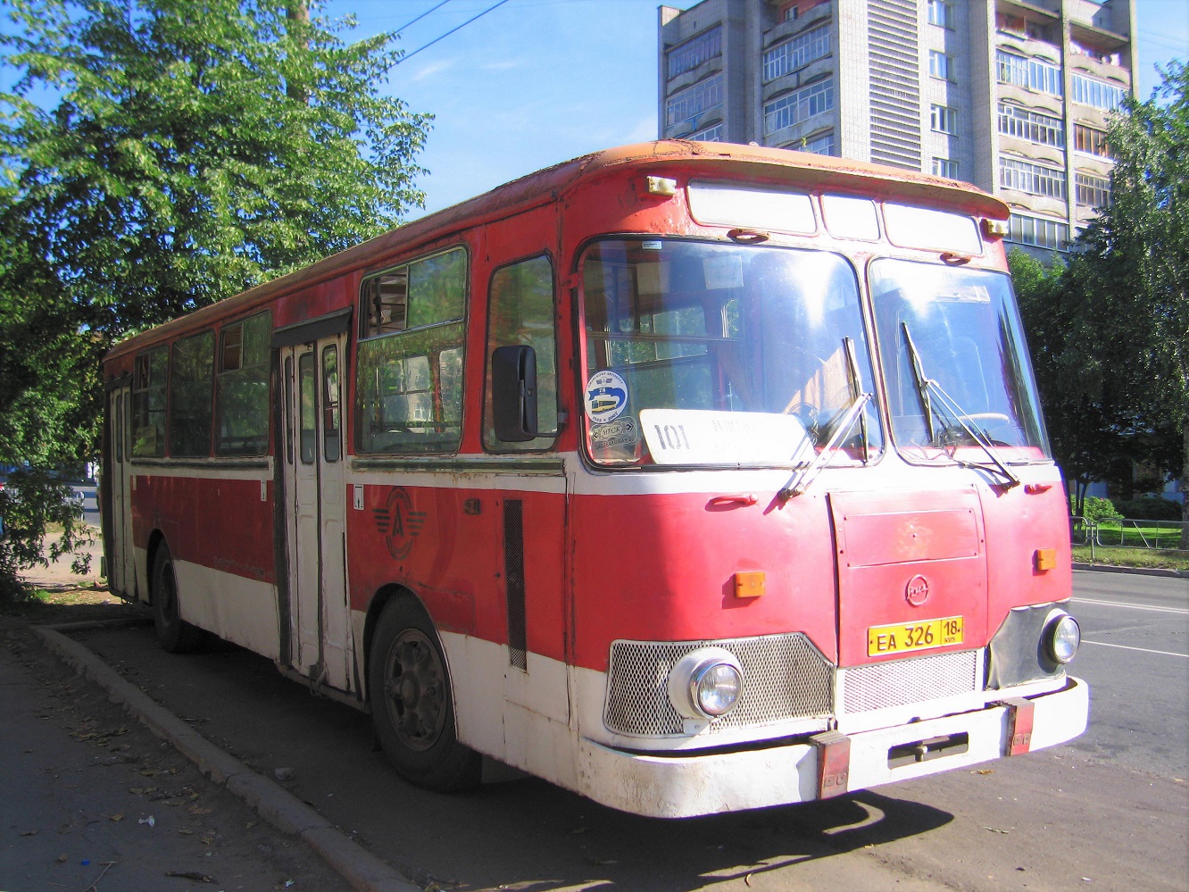Izhevsk, LiAZ-677M # ЕА 326 18