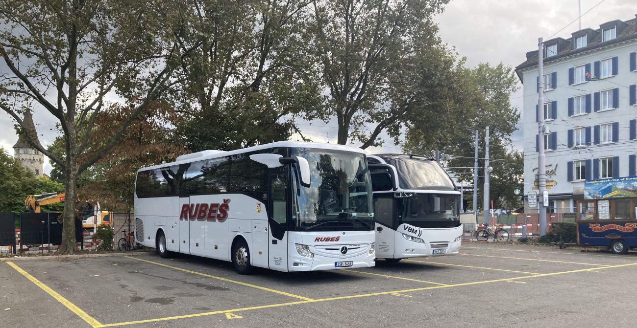 Kladno, Mercedes-Benz Tourismo 15RHD-III # 4SR 5466; Munich, Neoplan N1216HD Cityliner # M-Y 1065